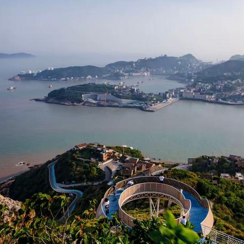 层层房屋鱼鳞叠 半依山腰半海滨-温岭石塘观景