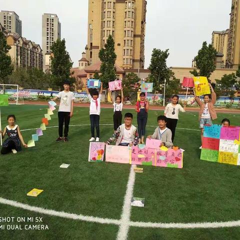 龙湖外国语小学:五年级跳蚤市场活动