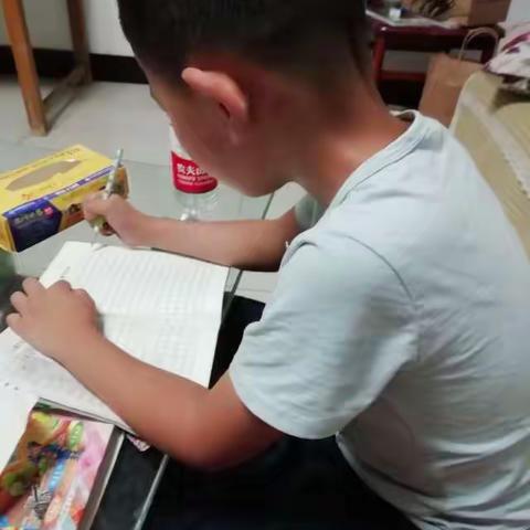 一七班张亚琦    丰富多彩的暑假生活