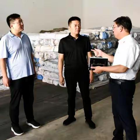 县领导到西关公司检查救灾应急物资储备