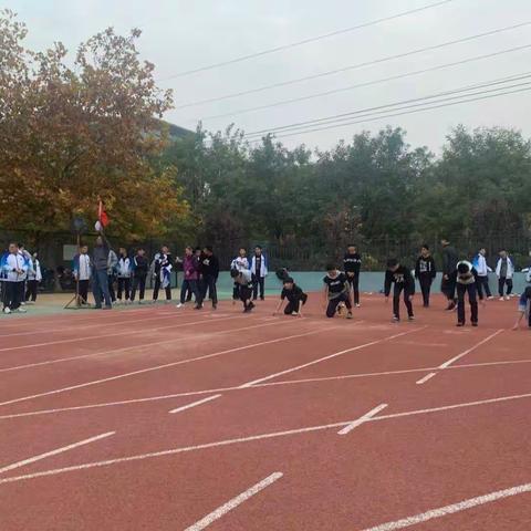 临邑五中举行百米对抗赛
