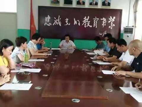 区教师进修学校迅速传达学习中央统战工作会议精神