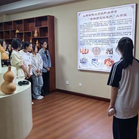 激发非遗活力 赓续红色精神 ——山西徐特立高级职业中学文化艺术系新生走近非遗文化与红色文化