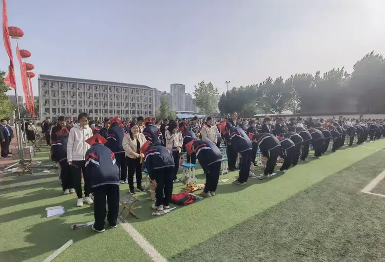菏泽一中八一路校区第二届十八岁成人礼