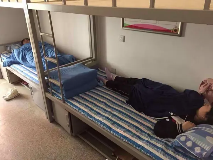 春暖花开迎骄子 继续"战疫"备高考