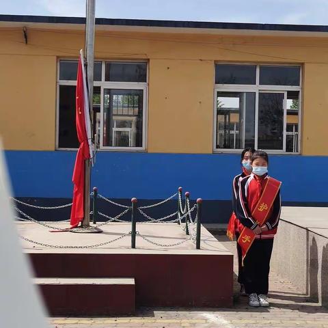 贾官营小学周一升旗仪式纪实
