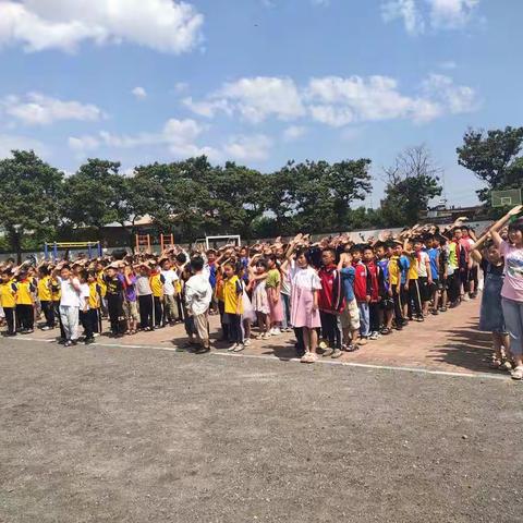 贾官营小学周一升旗仪式纪实