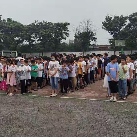 贾官营小学期末表彰及假期安全小提示