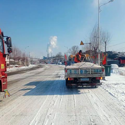 除雪保畅 公路站及时反应迅速处理