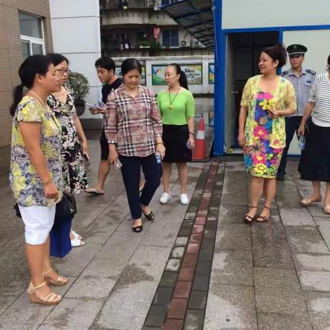 风雨无情,人有情，众志成城抗“鲇鱼”。---屏山小学防抗台风记