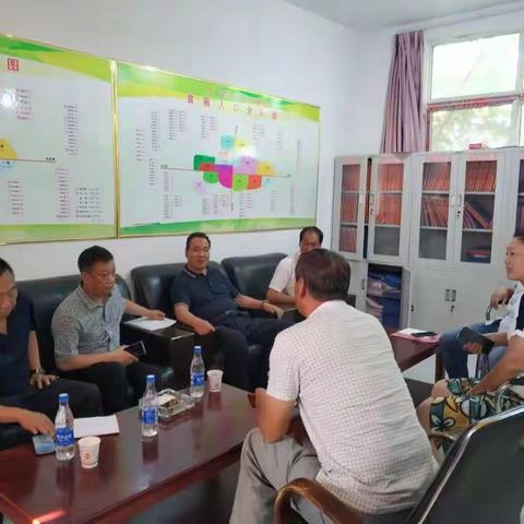 区委常委、常务副区长毛海港对交口乡富村进行金融扶贫工作督查指导