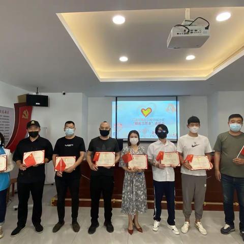 【东三教华城社区】“最美志愿者”喜迎国庆，共抗疫情