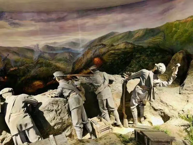 红军们精神抖擞，认真拼搏