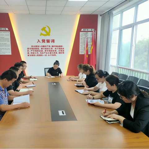 【主题活动】幸福社区开展“戴党徽、亮身份、明责任”活动