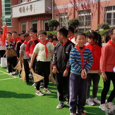 学雷锋活动日，传递雷锋精神