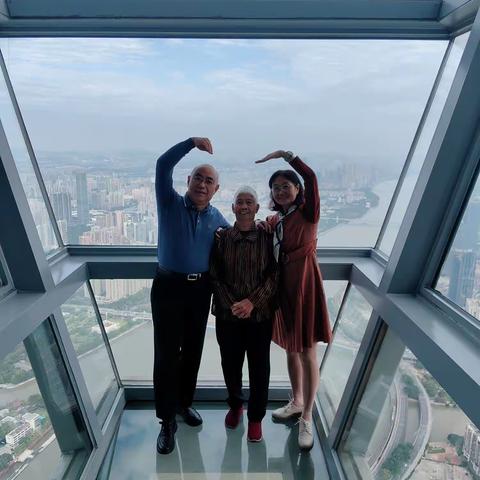 登塔记2023.11.14白日依水尽，珠江入海流。欲穷千里目，上无一层楼。