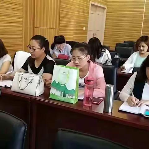 名师课例受益多  专家点评促成长