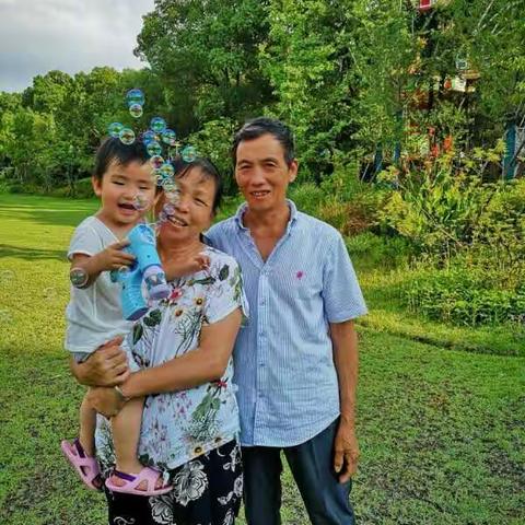 老爸老妈越来越年轻了。