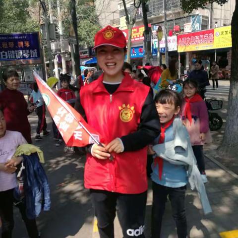 家长护学岗 为爱撑起保护伞