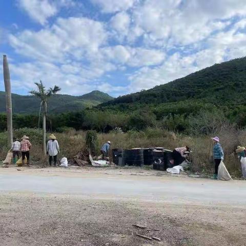 2022年1月6日南丁村第十网格开展人居环境卫生整治