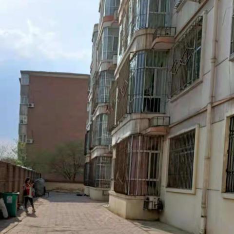 【我为群众办实事】墨香梨园社区网格员在各个小区开展卫星接收器排查工作