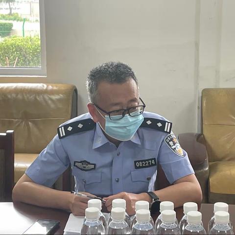 交警考试中心驻场民警李众组织召开科目负责人调度会