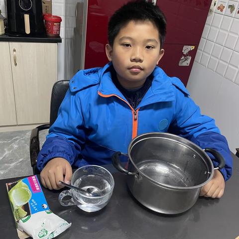 果冻放大镜-四(5)班吴瑞浚