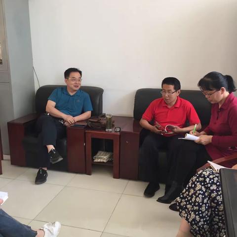 5月28日下午，教研室刘广顺主任，英语教研员王东良，化学教研员张明山一行三人到五峰中学调研学考前的模考