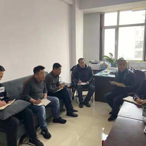 区应急管理局第二党小组认真开展组织生活会会前集中学习
