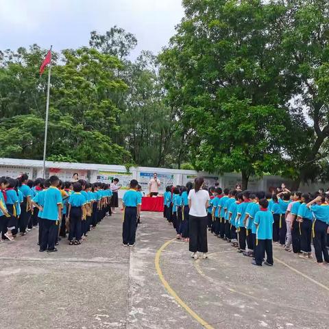 化州市石湾街道李山小学期中嘉奖会