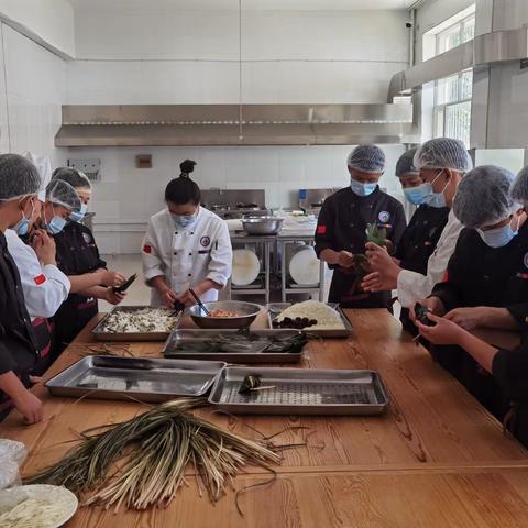 弘扬传统文化 传递浓情粽香——通辽特校听障职高部学生包粽子承传统