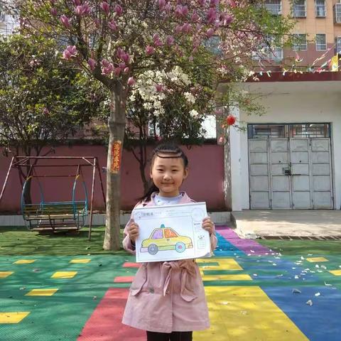 小朋友们心中彩色的出租车🚕，玉兰花和出租车更配哦！！！