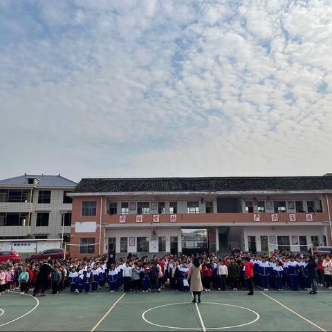 “挑战自我，突破极限”谭家完小拔河及跳远比赛