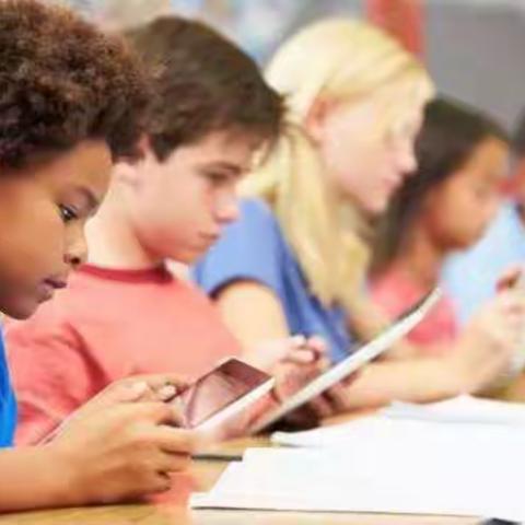 青海省军区幼儿园大二班“怎样才能不让爸爸妈妈看手机”