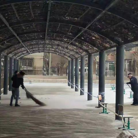 【重工街道】清晨扫雪忙  “三采”顺畅行