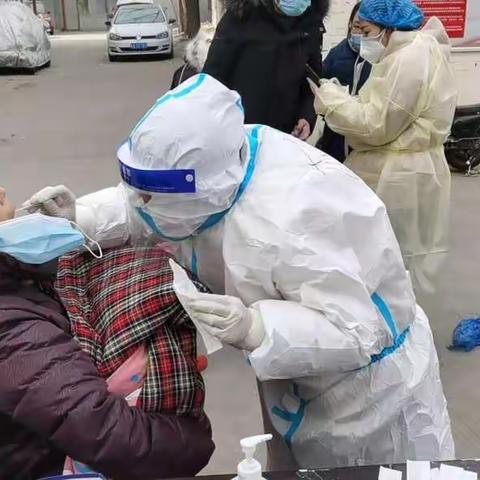 区信访局全力以赴完成包联小区第二次核酸检测