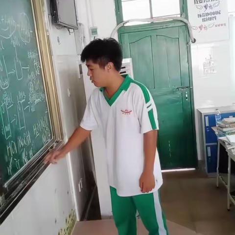 把课堂真正地还给学生，让学生真正地动起来——记基于实验探究的一节初中化学复习课教学实践