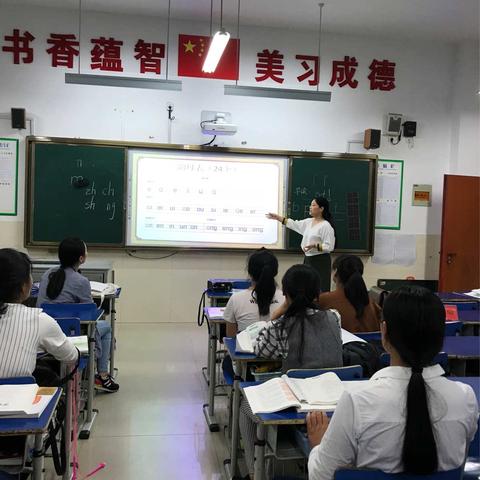市实小一年级开展部编教材拼音教学研讨活动