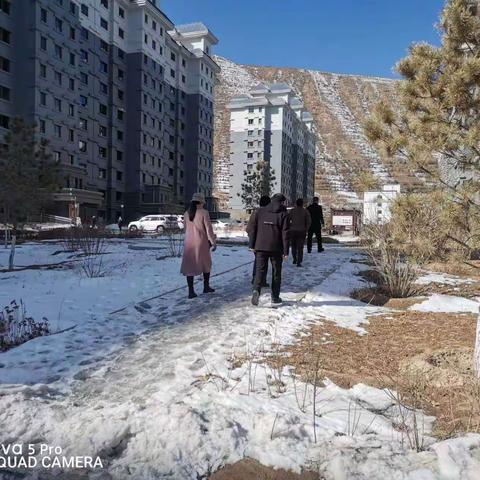 物业遇事  社区解题—协调联动扫雪除冰确保居民安全出行