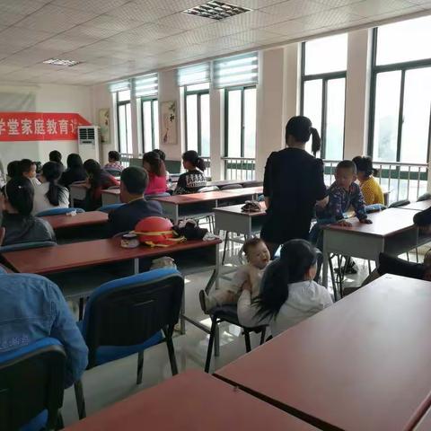 泊里社区父母学堂