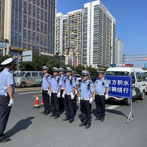 区公安分局开展汛期下穿隧道积水警情模拟演练
