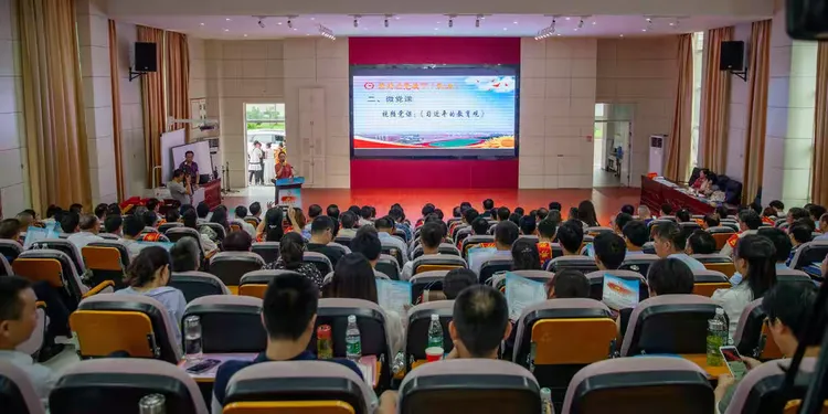 南陵县教育系统"集结在党旗下"