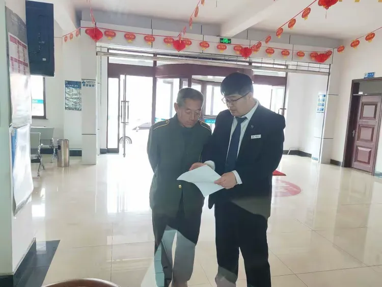 东港农商银行深入开展反洗钱宣传活动