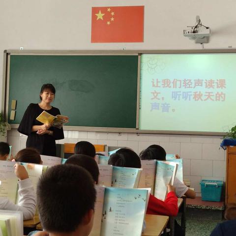 硕果点缀金秋月 教研盛开幸福花 一一记三年级语文组校本教研活动