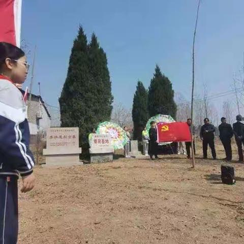 高桥镇初级中学少先队清明节祭奠英烈活动