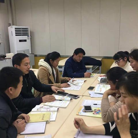 “拨开迷雾，把教材看清楚”——梁水镇学区数学集体备课研讨活动（一）