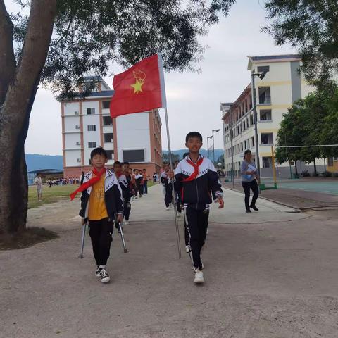 南宁市鸣区两江镇雷江小学“从小学先锋长大做先锋”少先队建队日活动