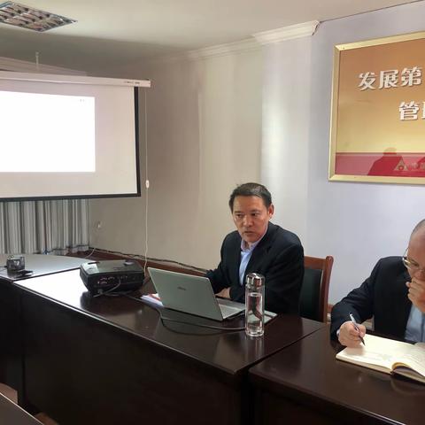 横峰县支行扎实开展“学党史、新中国史——弘扬爱国主义，坚定理想信念”爱国主义教育活动