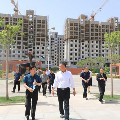 省教育厅二级巡视员梁斌言一行到汶上集镇调研基层教育工作