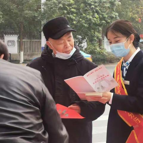天津银行泸州分行开展“为民服务 情暖巴蜀”宣传活动